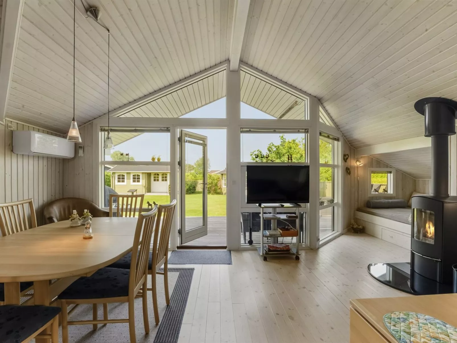 "Erok" -  from the sea-Binnen