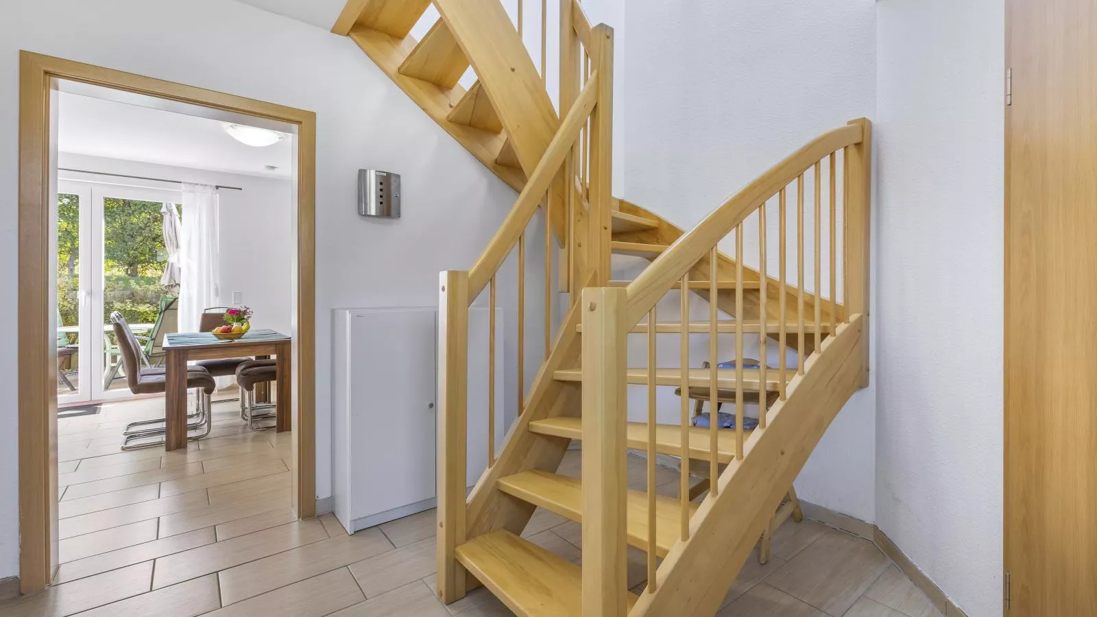 Windflüchter links mit Sauna-Hal-ontvangst