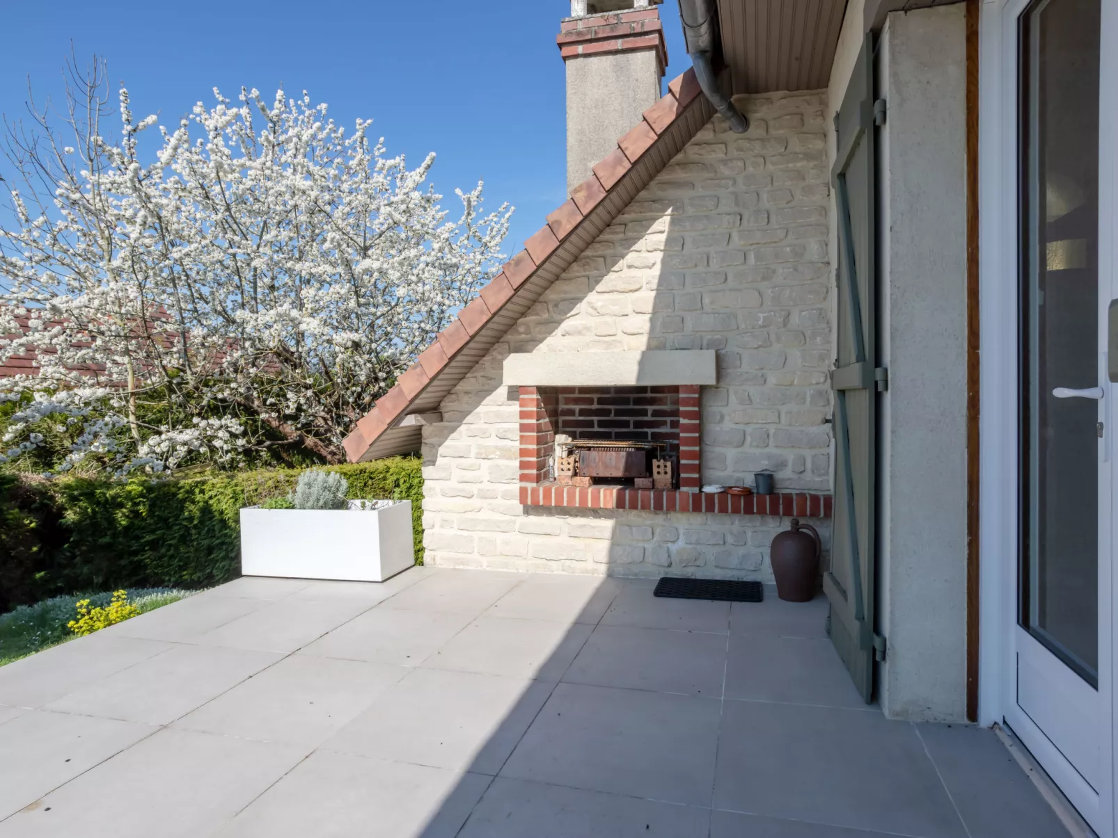 Les Jonquilles-Buiten