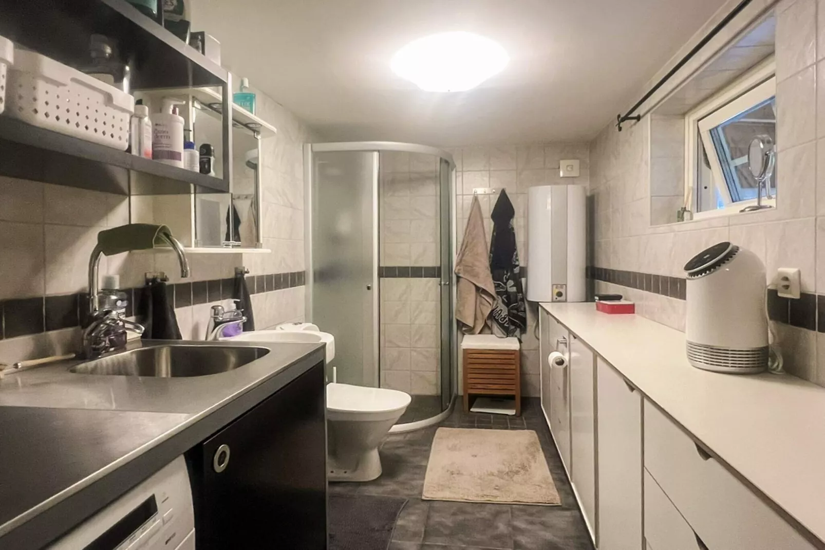 Charmant huisje aan het Sjunnaryd-meer-Binnen