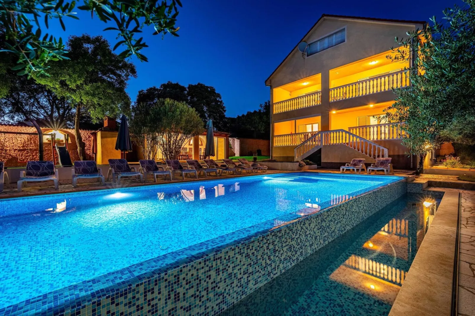 Momo´s Paradise-Buitenkant zomer