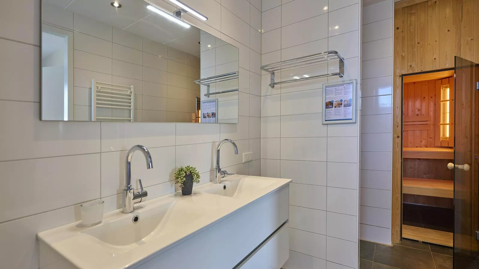 SeaLuxe Residence 27C-Badkamer