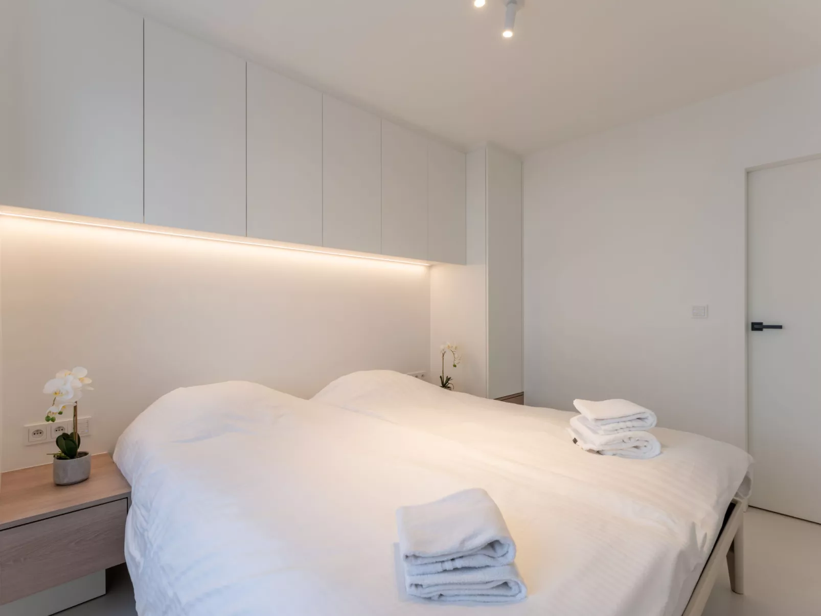 Marie Antoinette close by the sea-Binnen