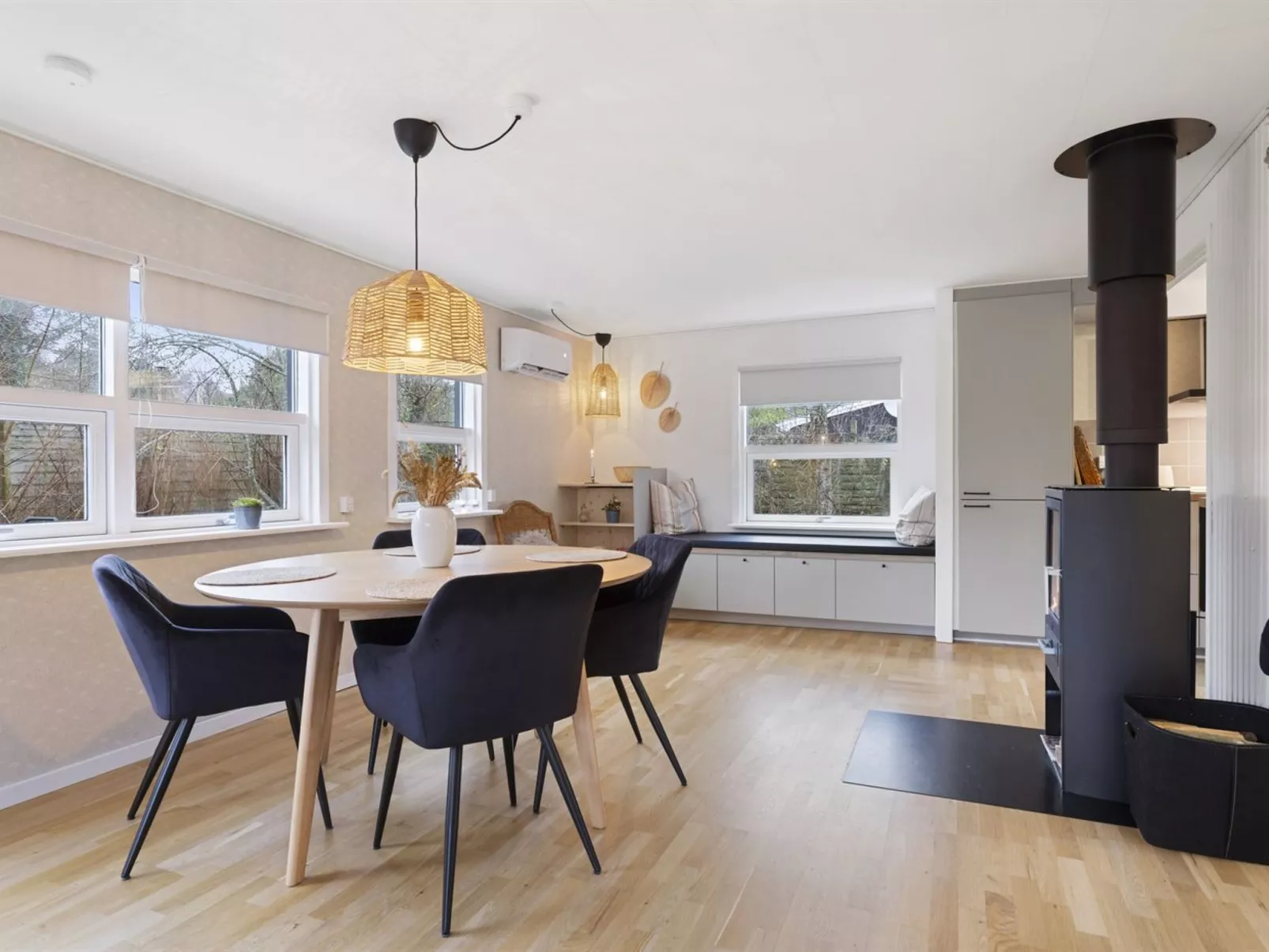 "Elaina" - 290m from the sea-Binnen