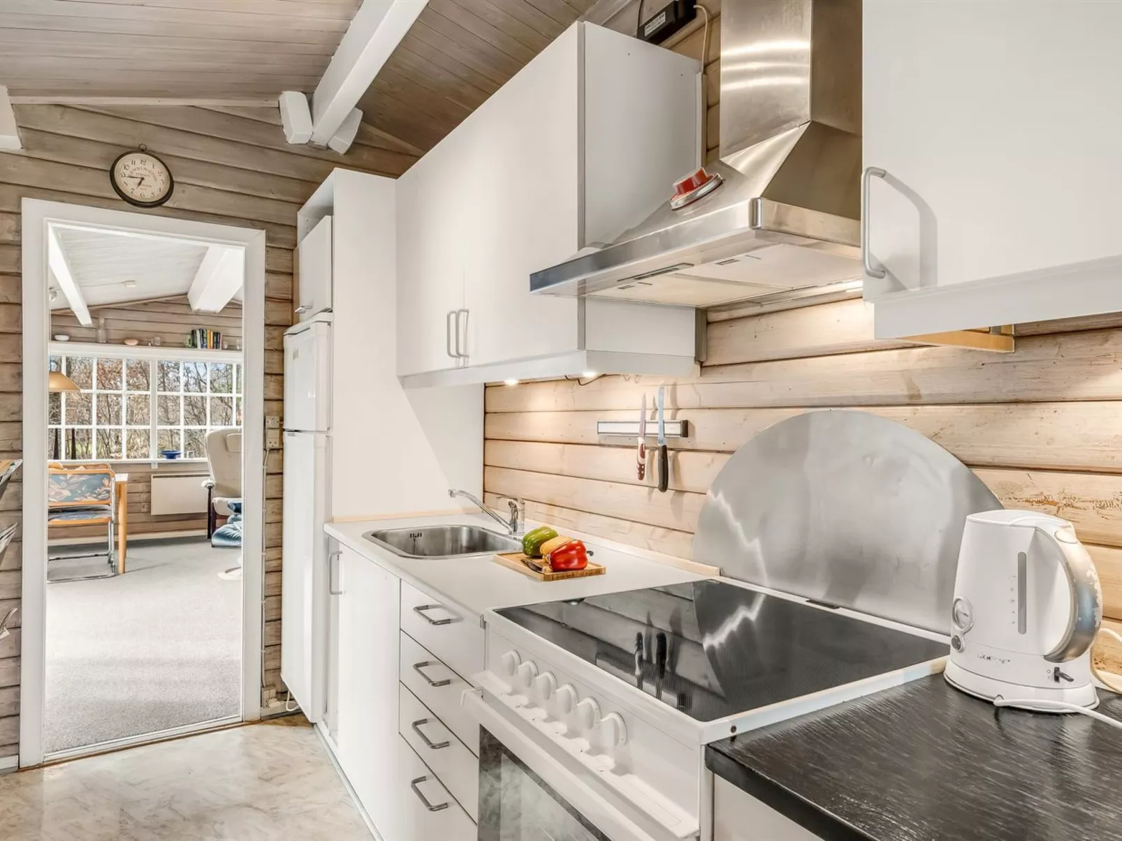 "Leandra" - 11km from the sea-Binnen