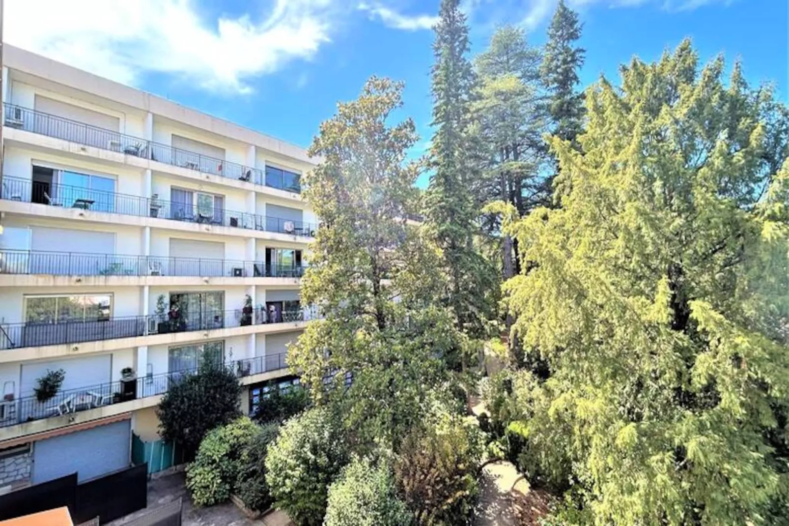 Résidence Flore-Niet-getagd