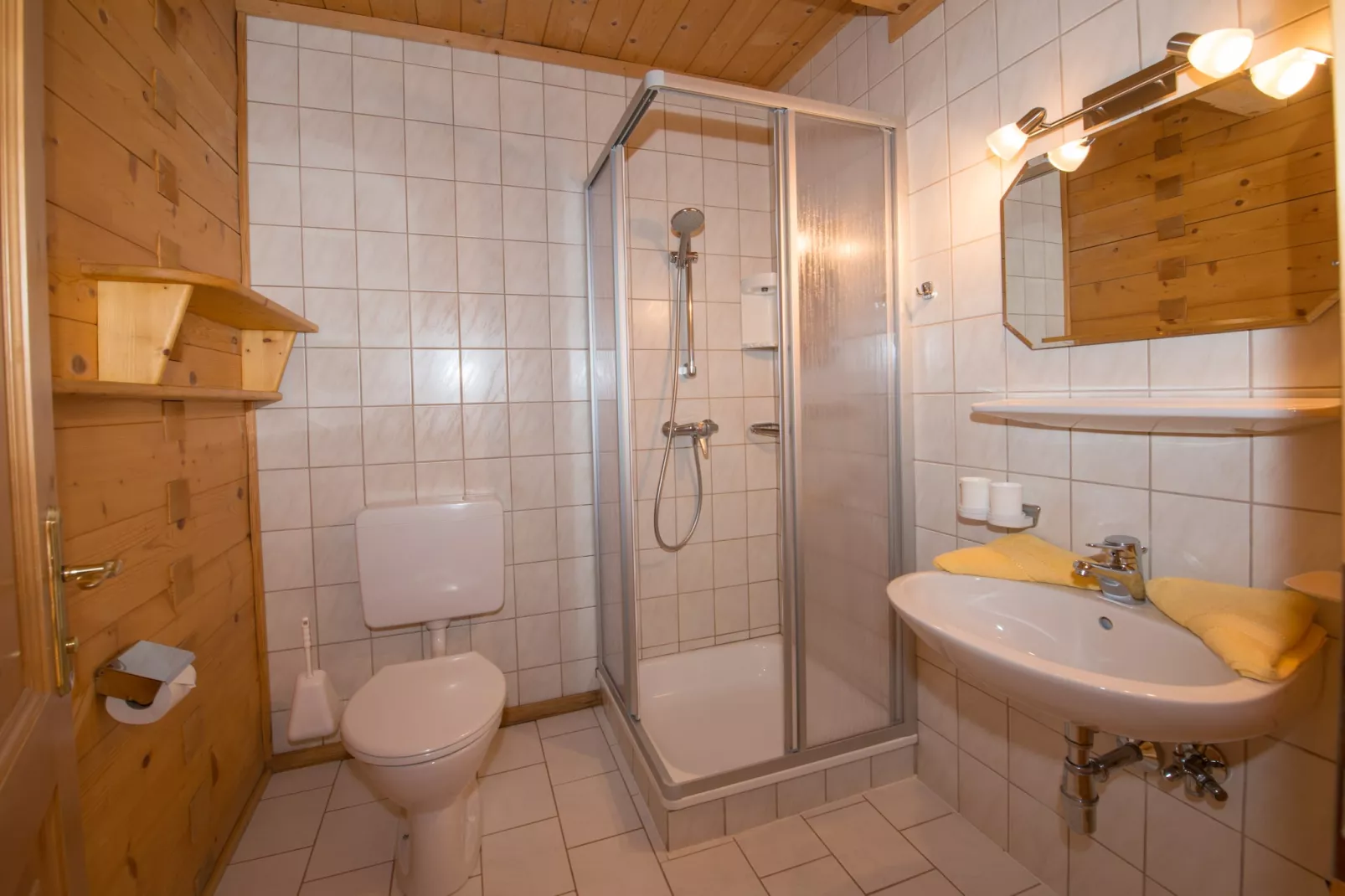 Appartment Holzblockhaus-Badkamer