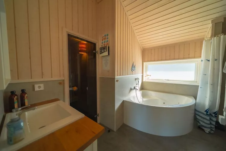 Poolhaus 140 qm-Badkamer