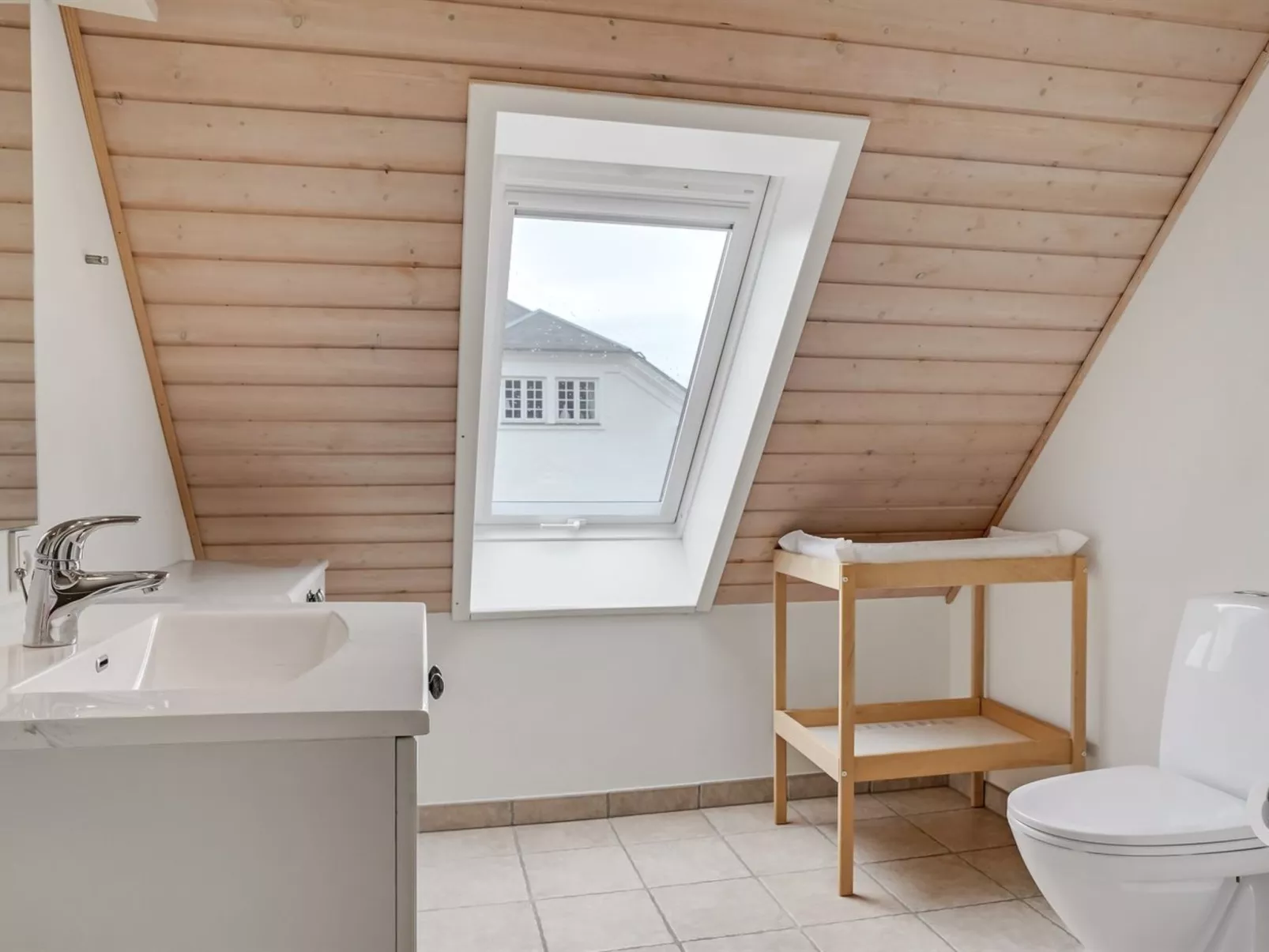 "Edine" - 4.5km from the sea-Binnen