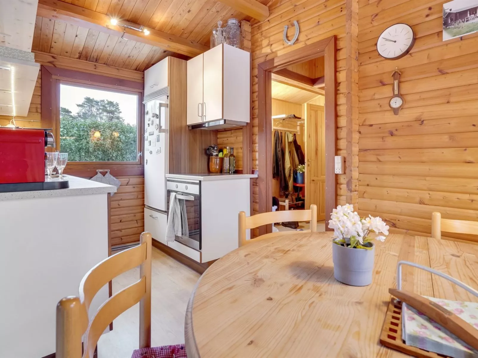 "Agda" - 100m from the sea-Binnen