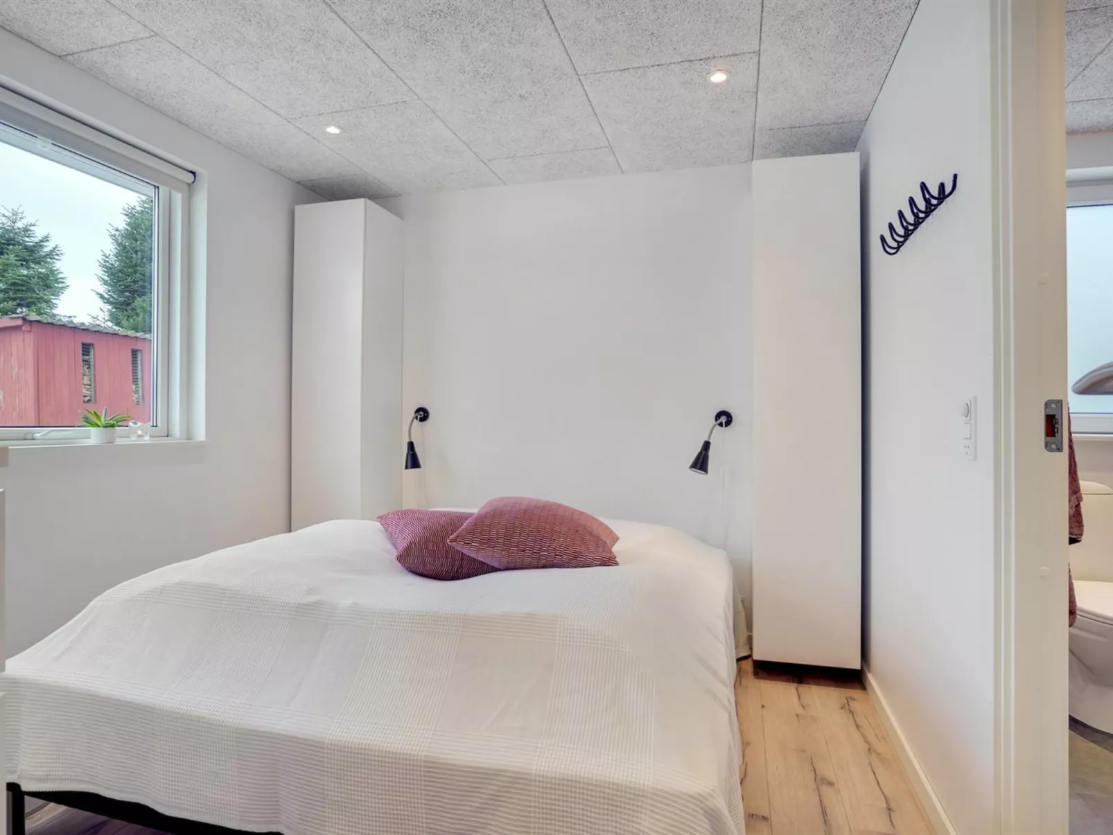 "Jurien" - 450m from the sea-Binnen