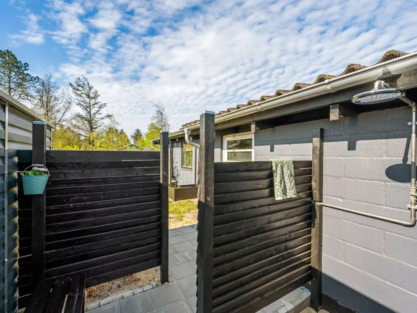 "Valdemar" - 350m to the fjord-Buiten