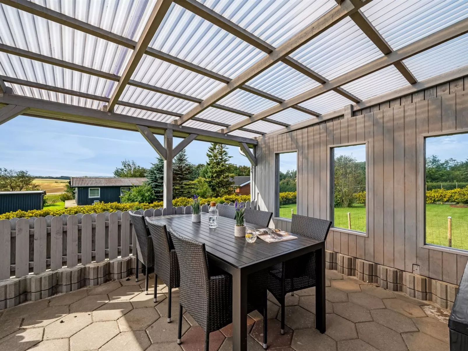 "Tuki" - 700m to the fjord-Buiten