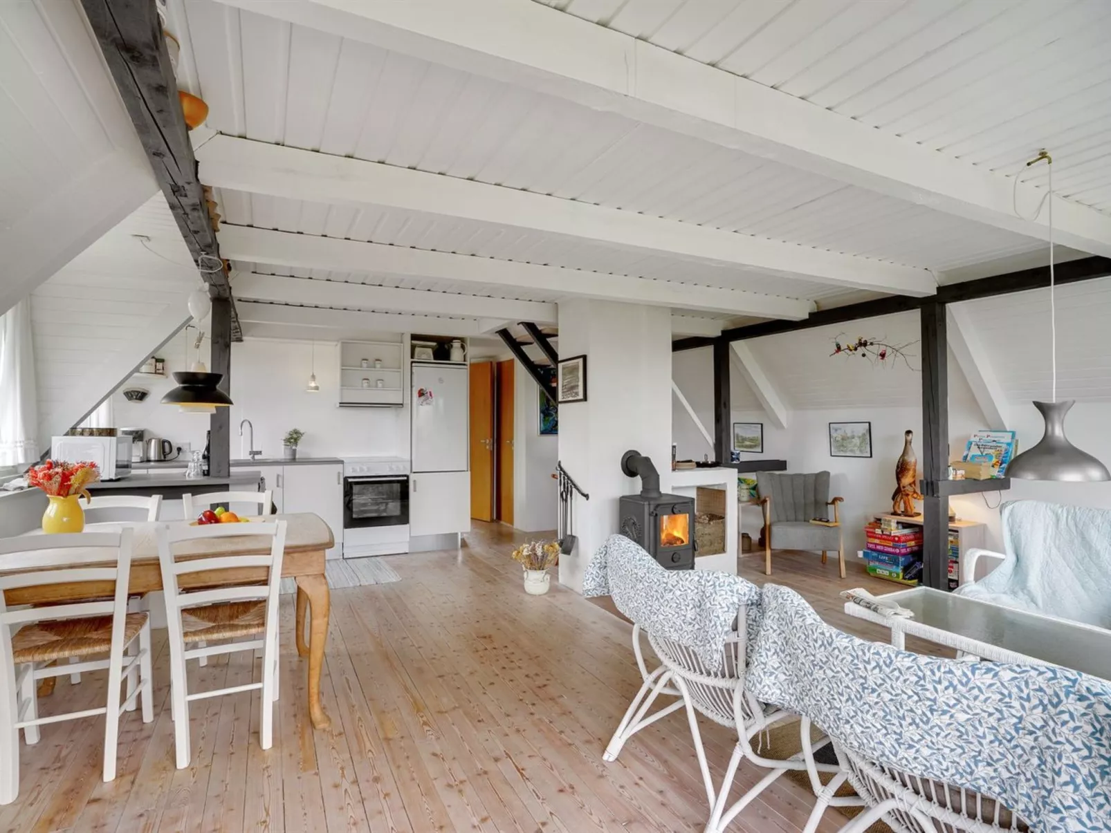 "Brunhild" - 300m to the fjord-Binnen