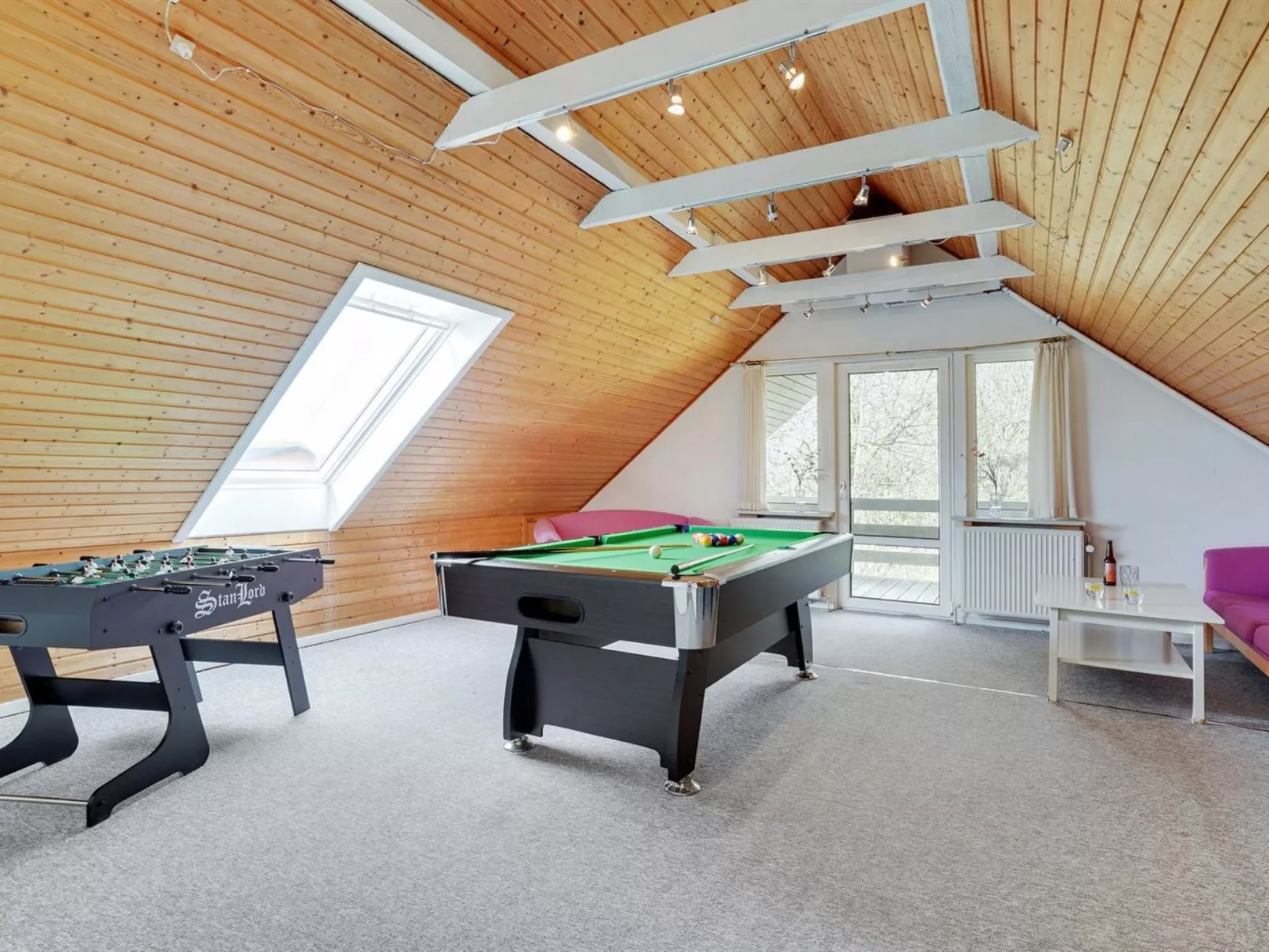 "Rahild" - 2km to the fjord-Binnen