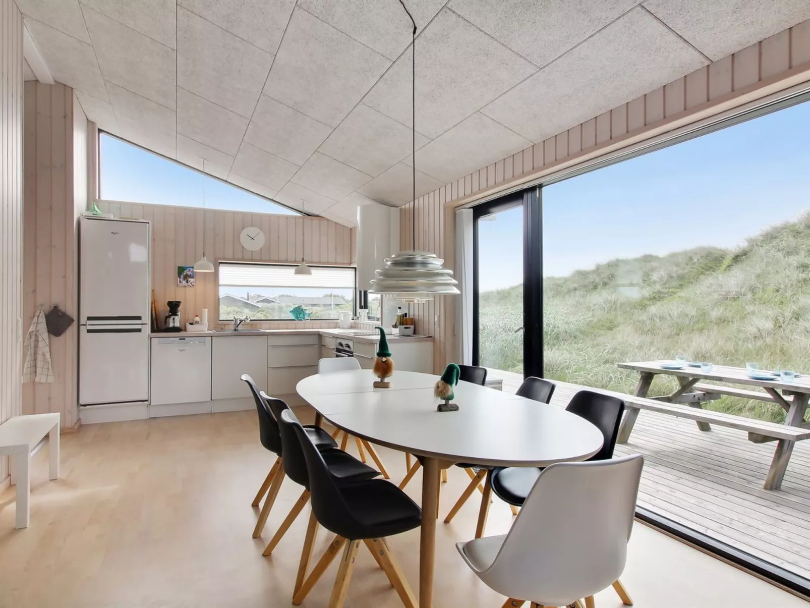 "Mikkel" - 300m from the sea-Binnen