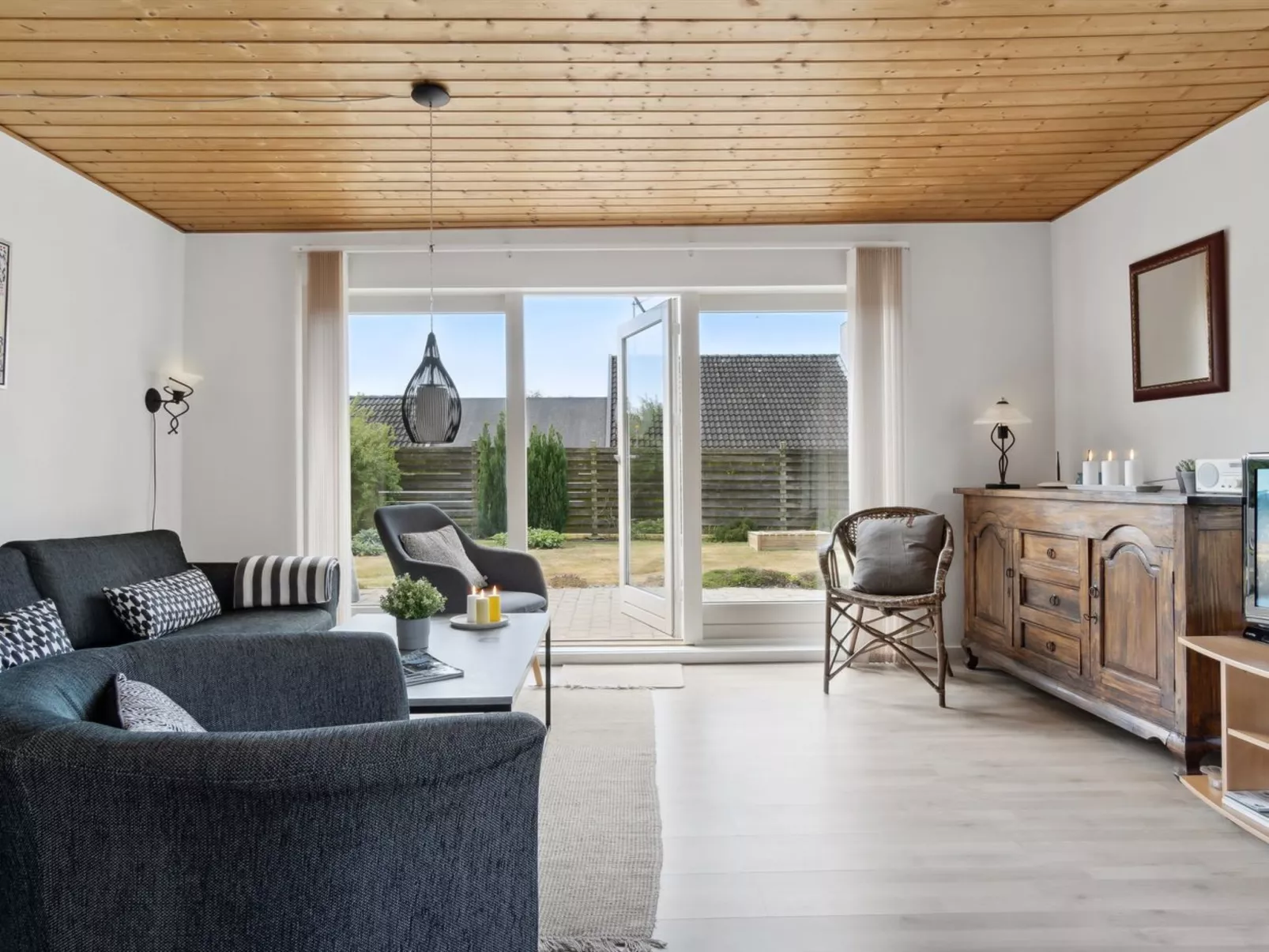 "Onni" - 1km from the sea-Binnen