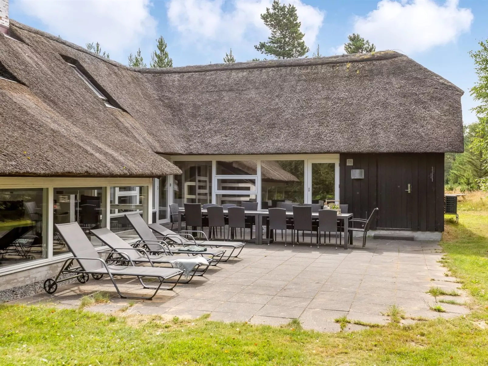 "Ellanor" - 1km from the sea-Buiten