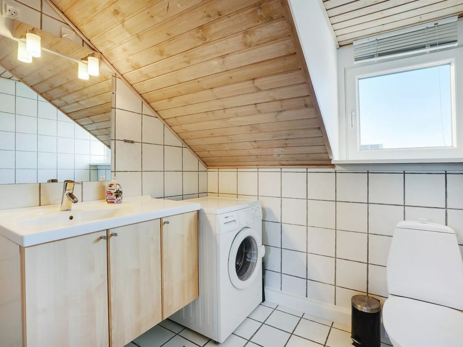 "Enita" - 2.3km from the sea-Binnen