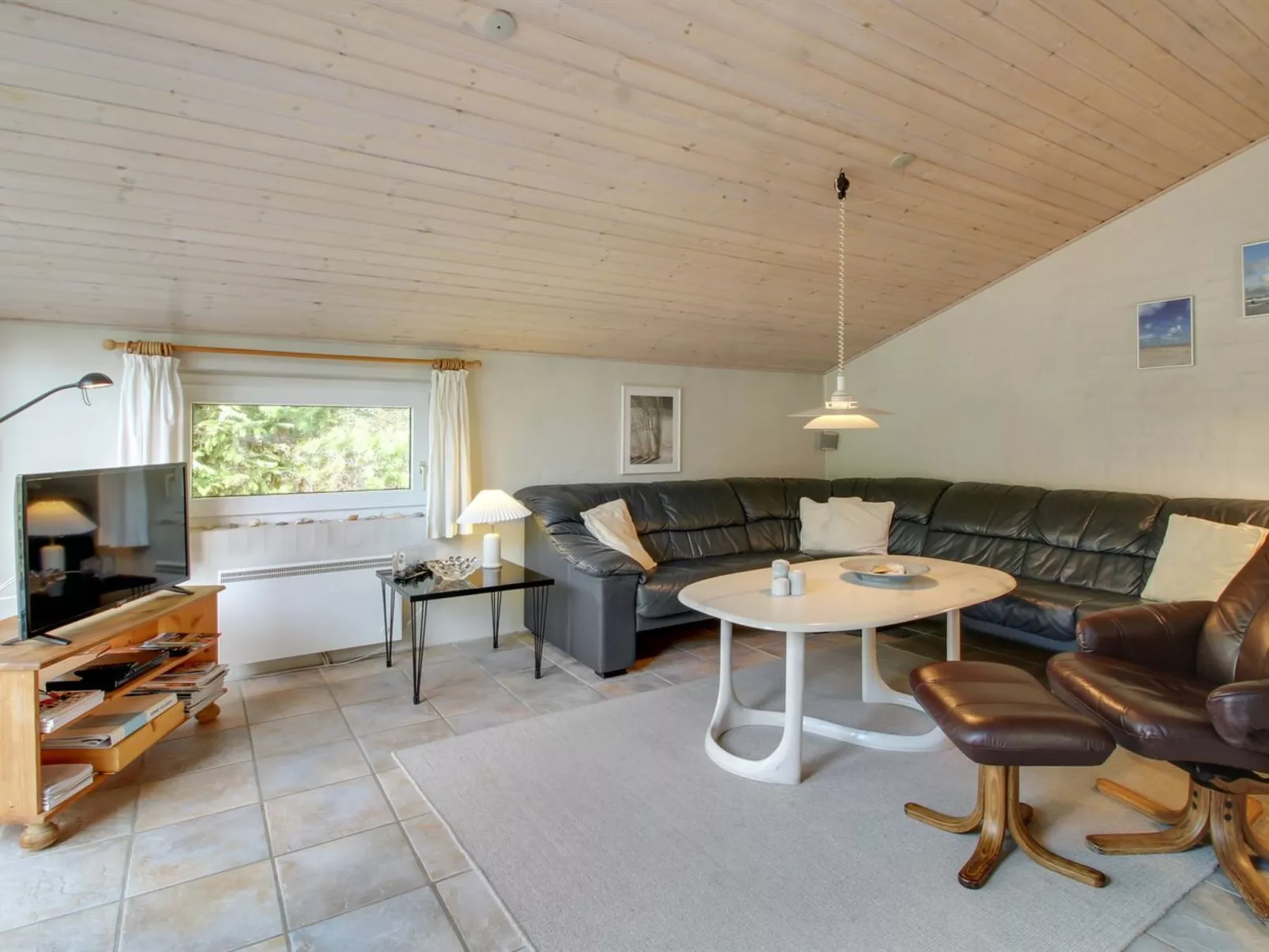 "Elsy" - 2.6km from the sea-Binnen