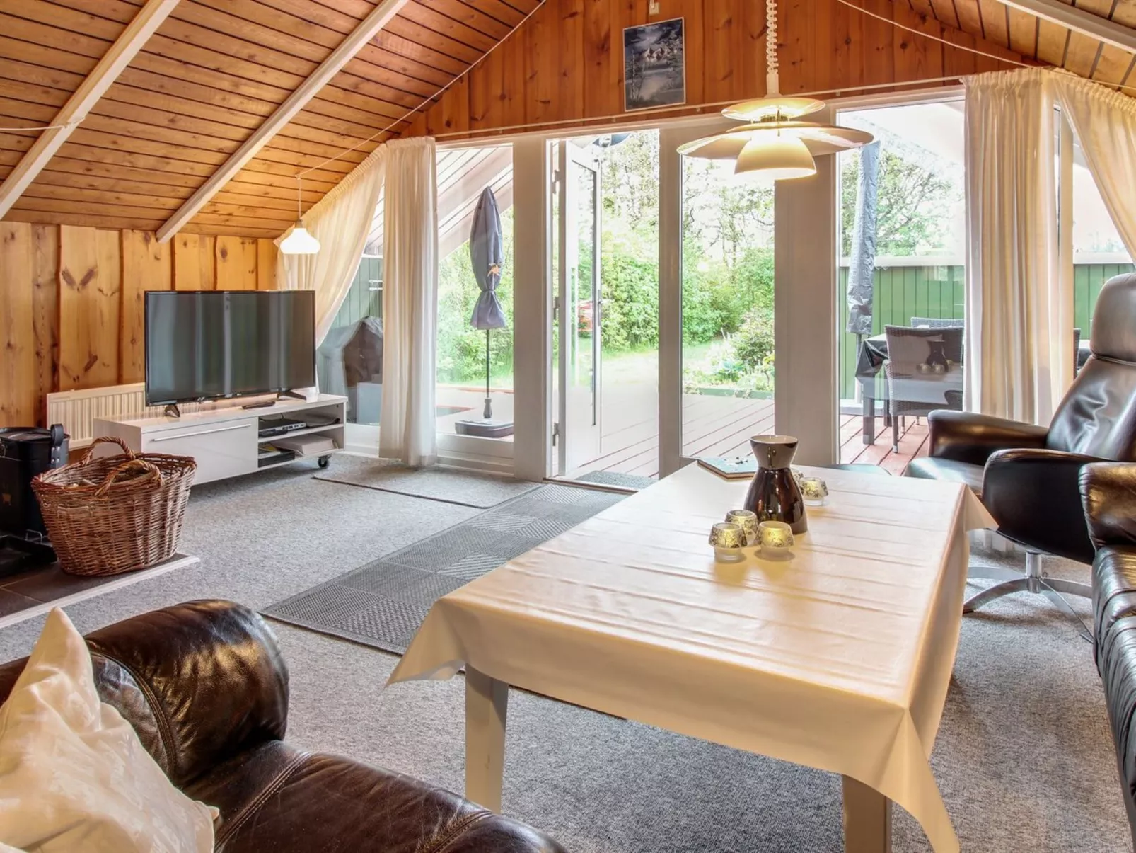 "Sebiorn" - 300m to the fjord-Binnen