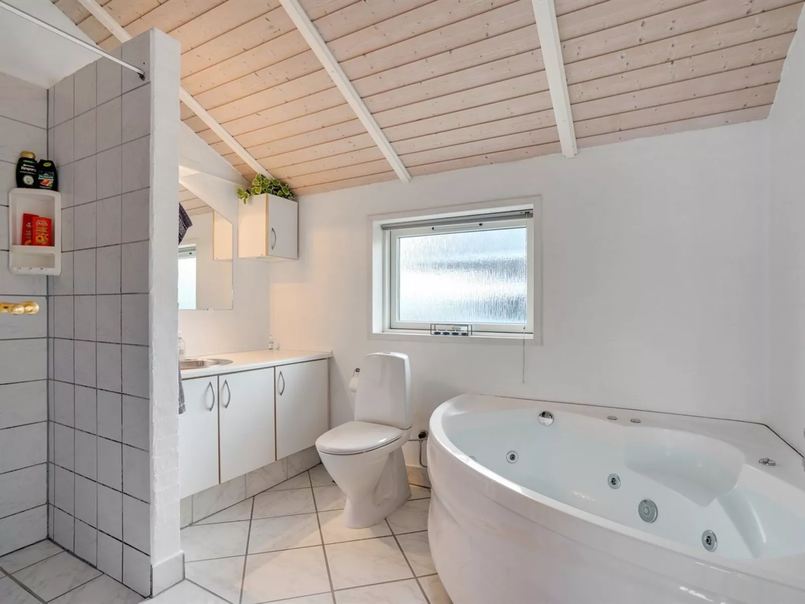 "Patrick" - 300m from the sea-Binnen