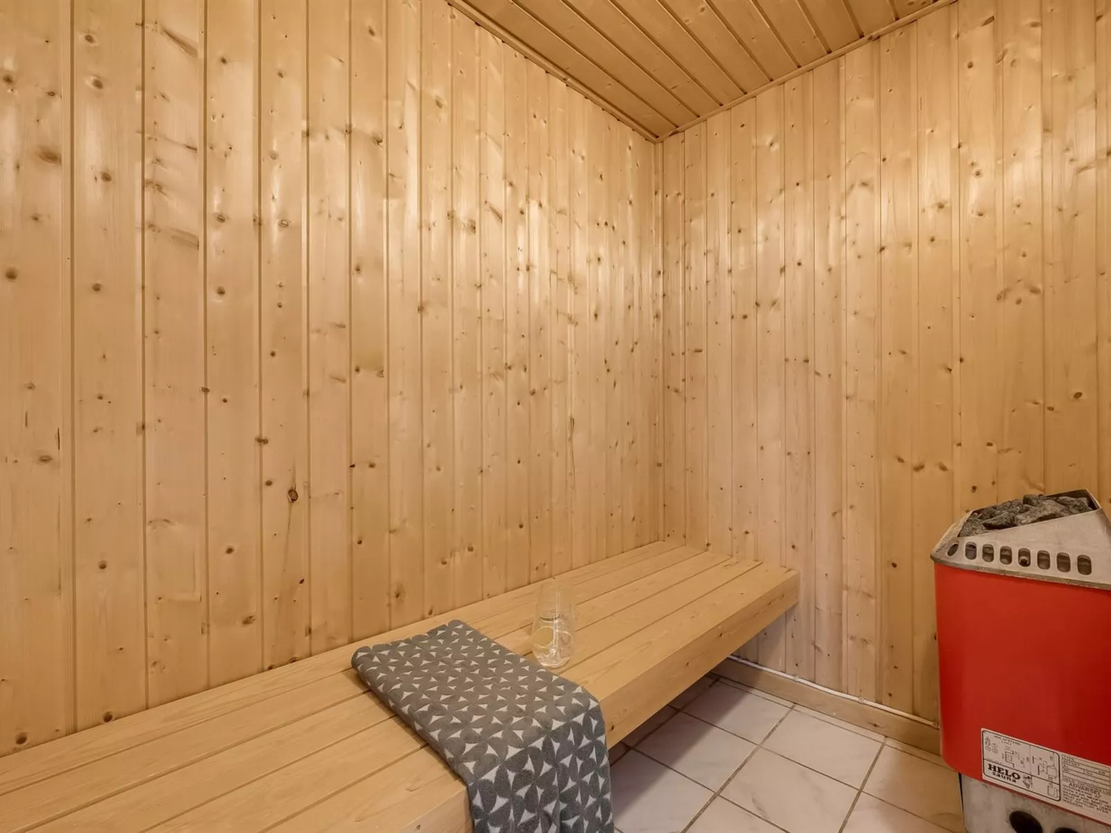 "Finne" - 800m from the sea-Binnen