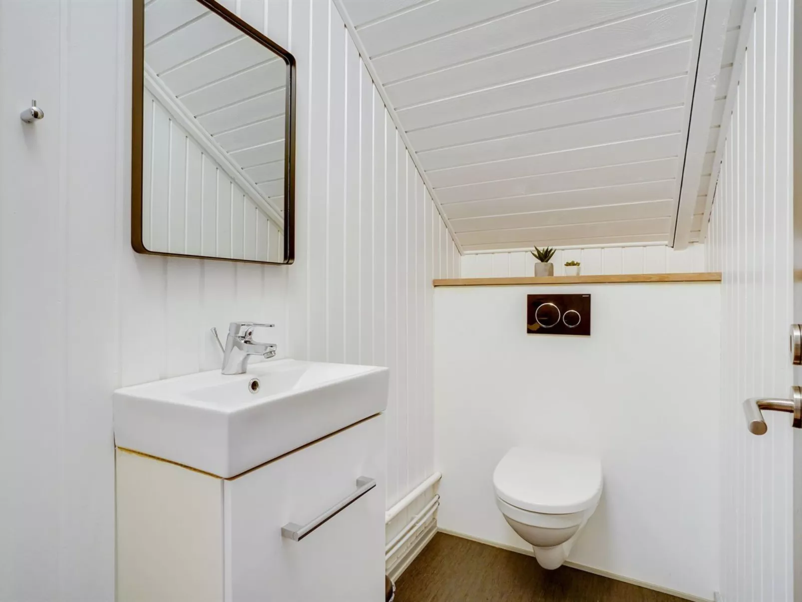 "Hjalmara" - 900m from the sea-Binnen