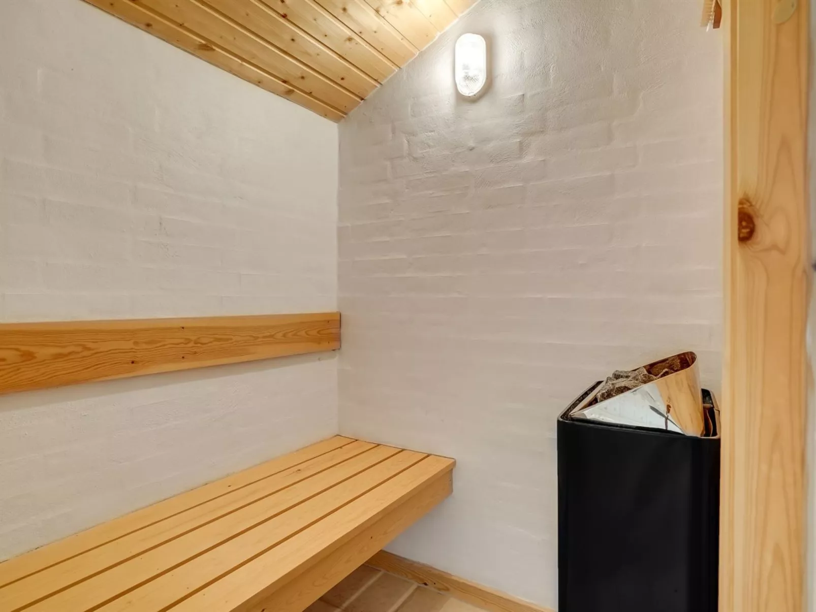 "Eyvin" - 100m from the sea-Binnen