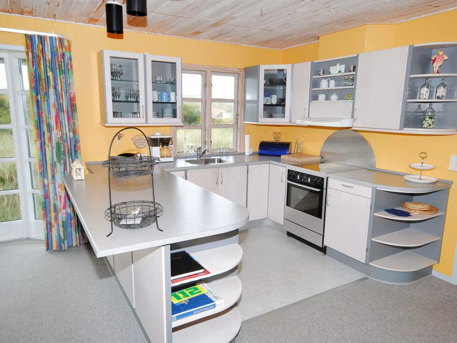 "Katha" -  from the sea-Binnen