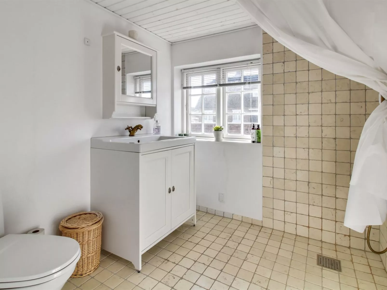 "Iivari" - 1.5km from the sea-Binnen