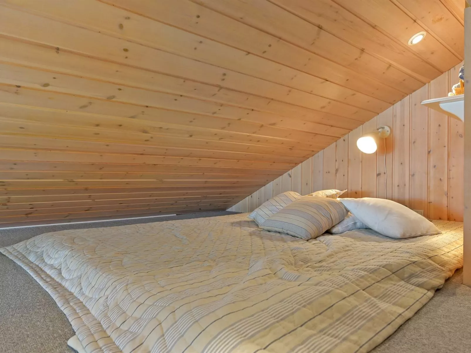 "Tini" - 50m to the fjord-Binnen