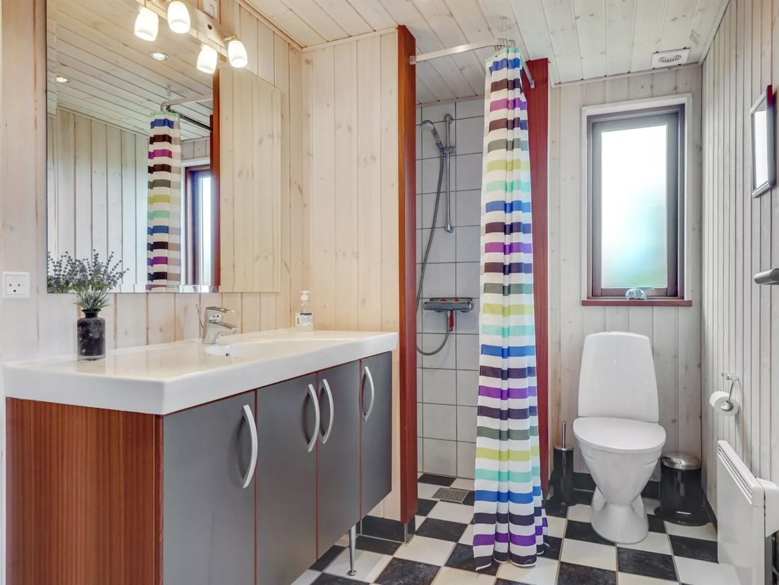 "Juliana" - 400m from the sea-Binnen