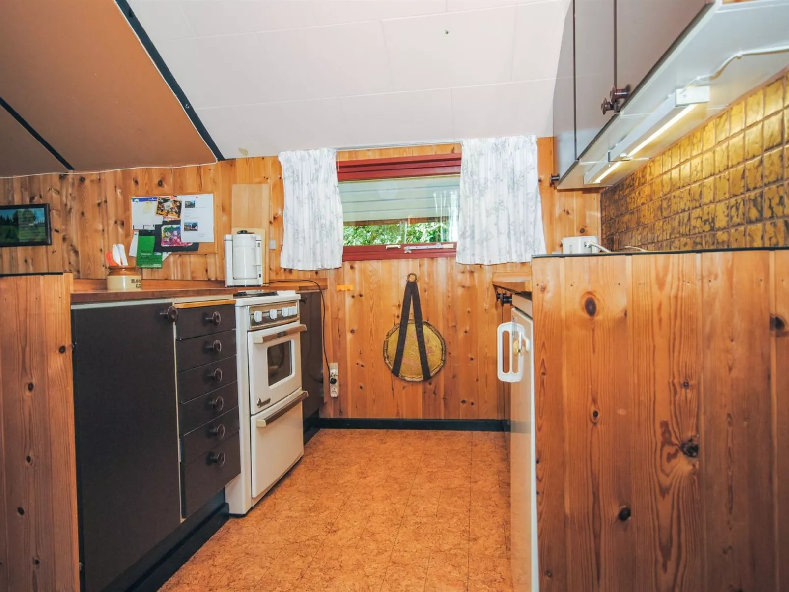 "Naema" - 600m to the fjord-Binnen