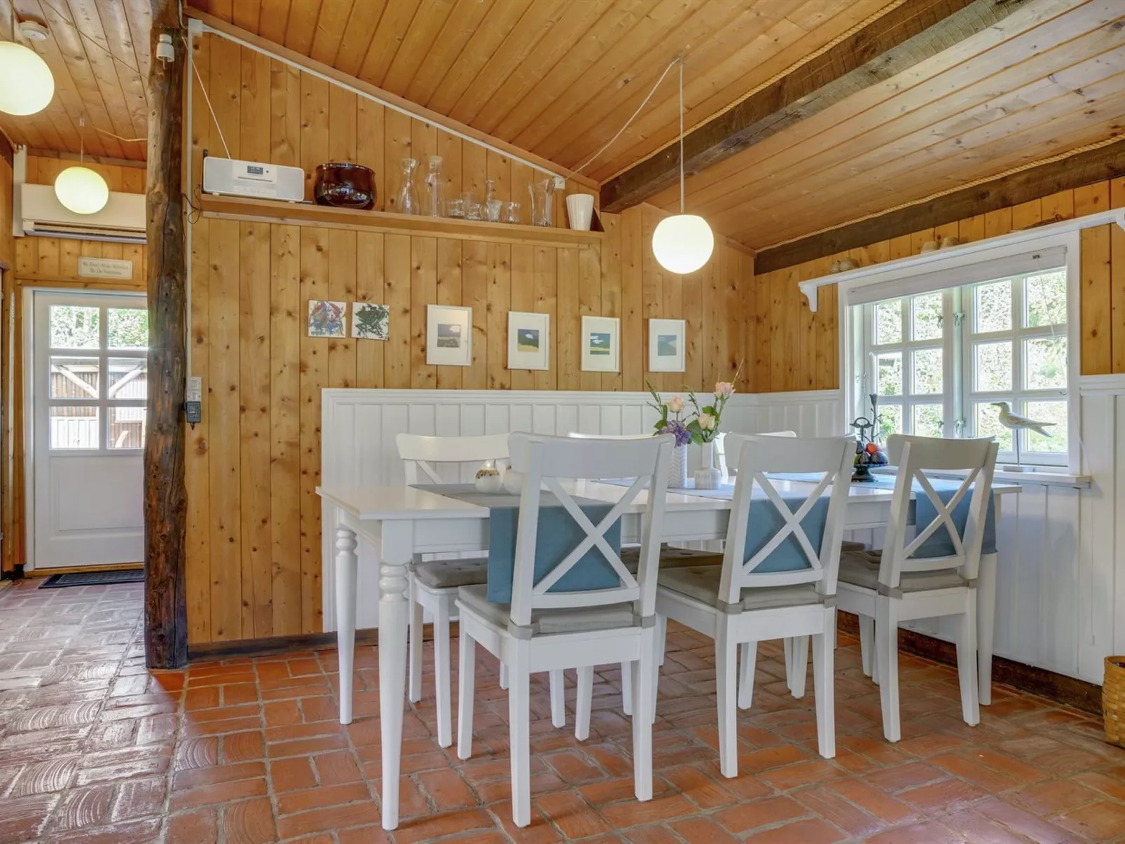 "Arnborg" - 2km from the sea-Binnen