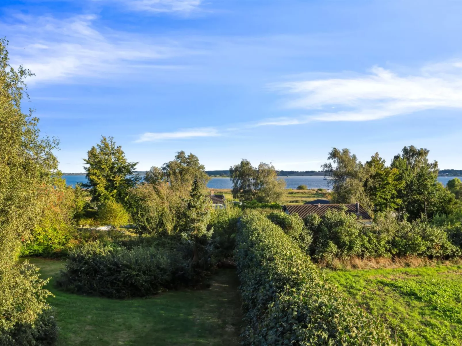 "Erikka" - 300m to the fjord-Buiten