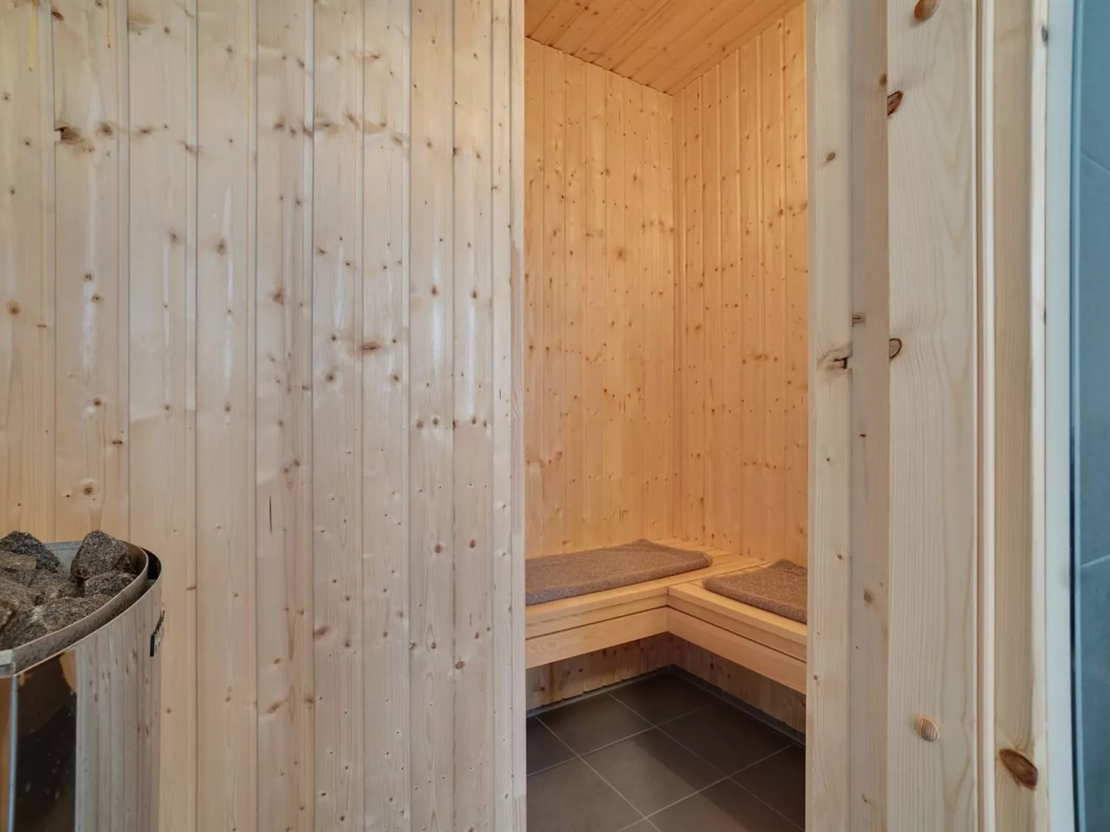 "Vara" - 800m from the sea-Binnen