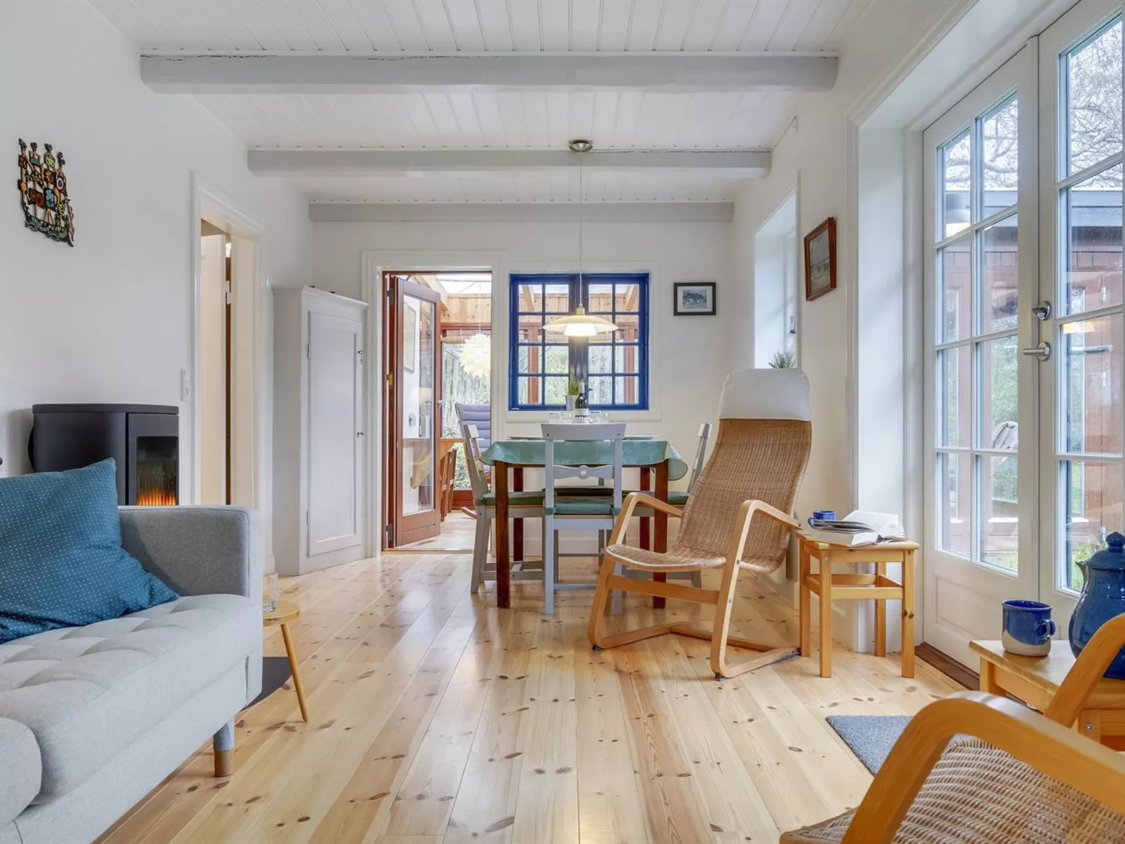 "Tabetha" - 25m from the sea-Binnen