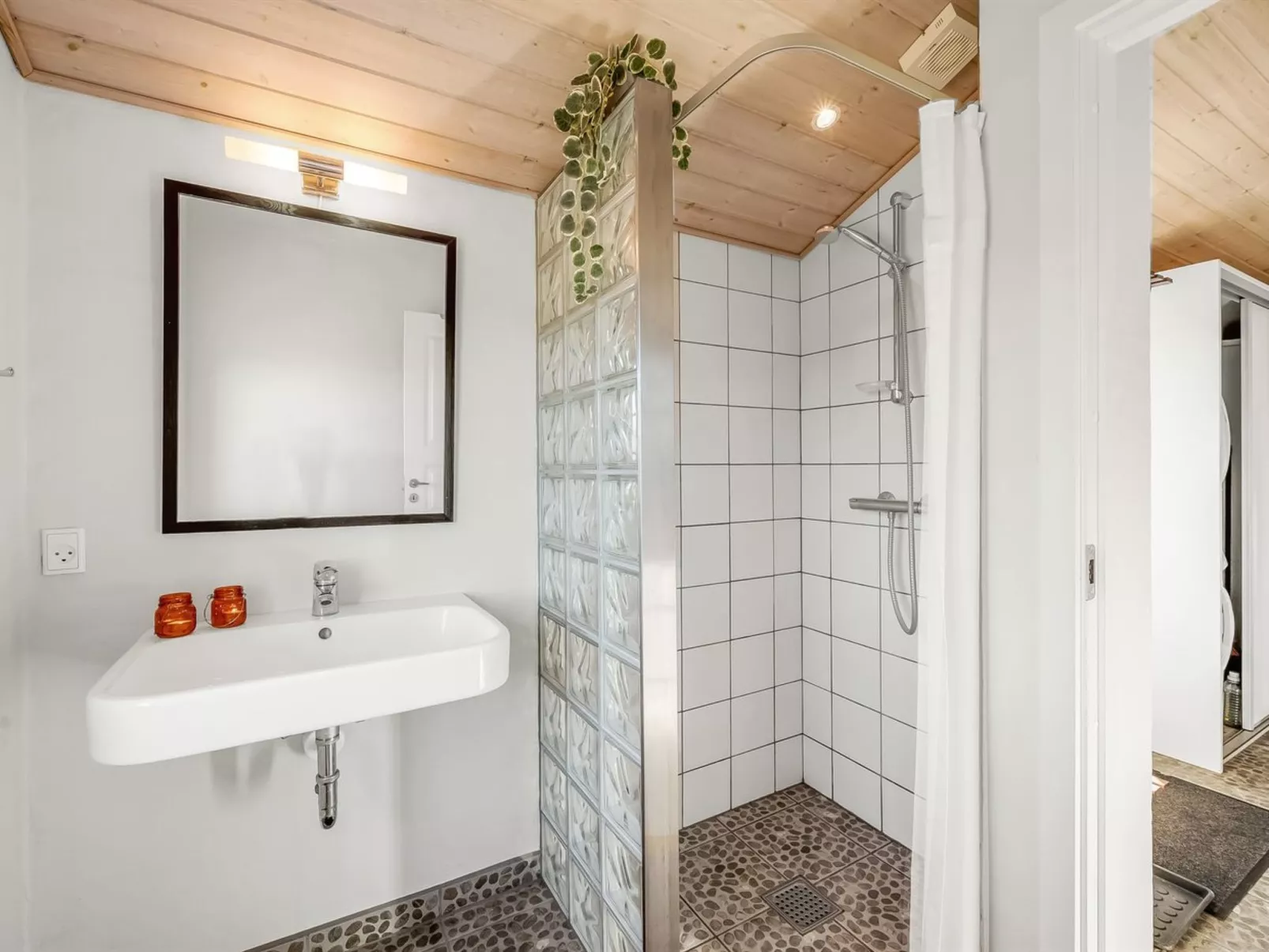 "Hærulf" - 300m from the sea-Binnen