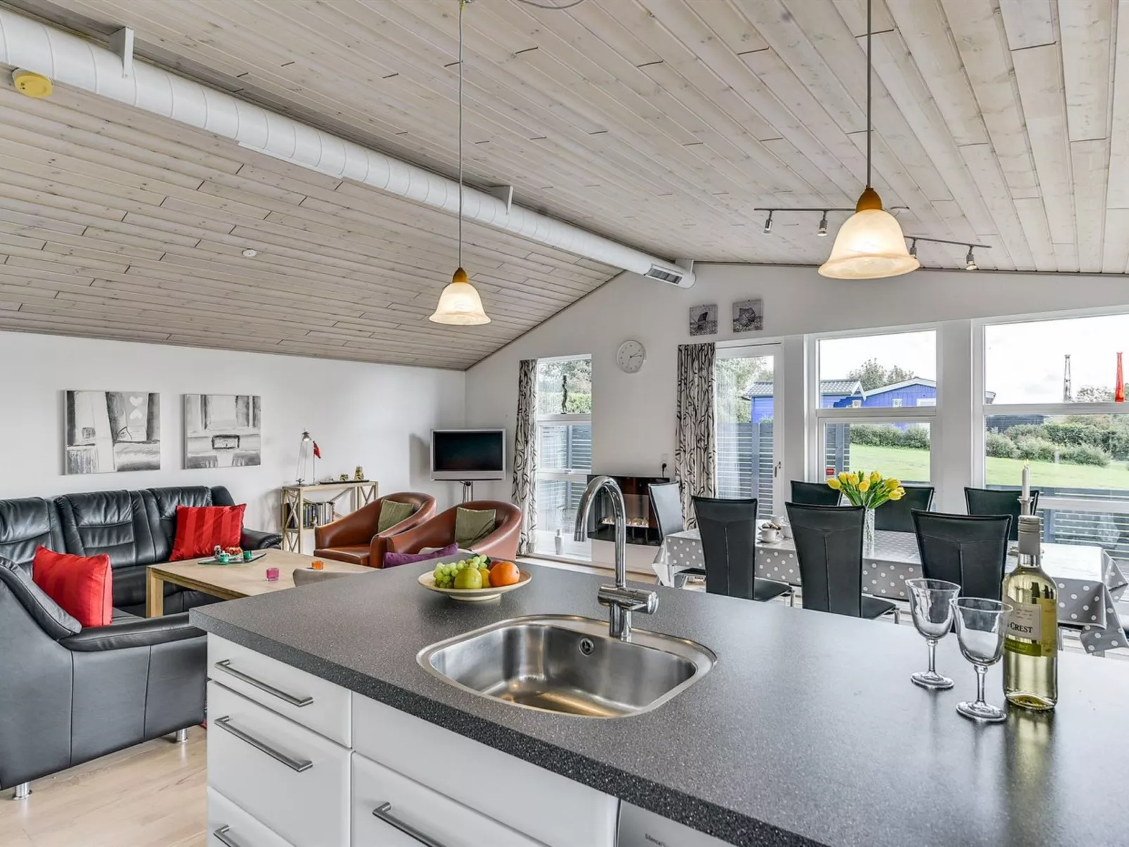 "Sylvelin" - 400m to the fjord-Binnen