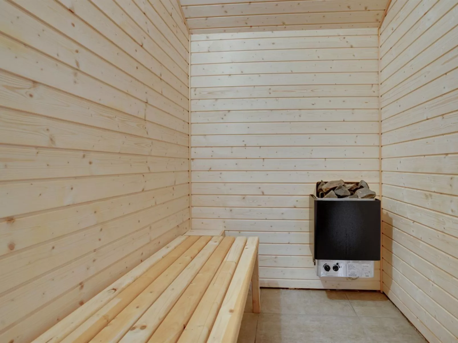 "Claus" - 500m from the sea-Binnen