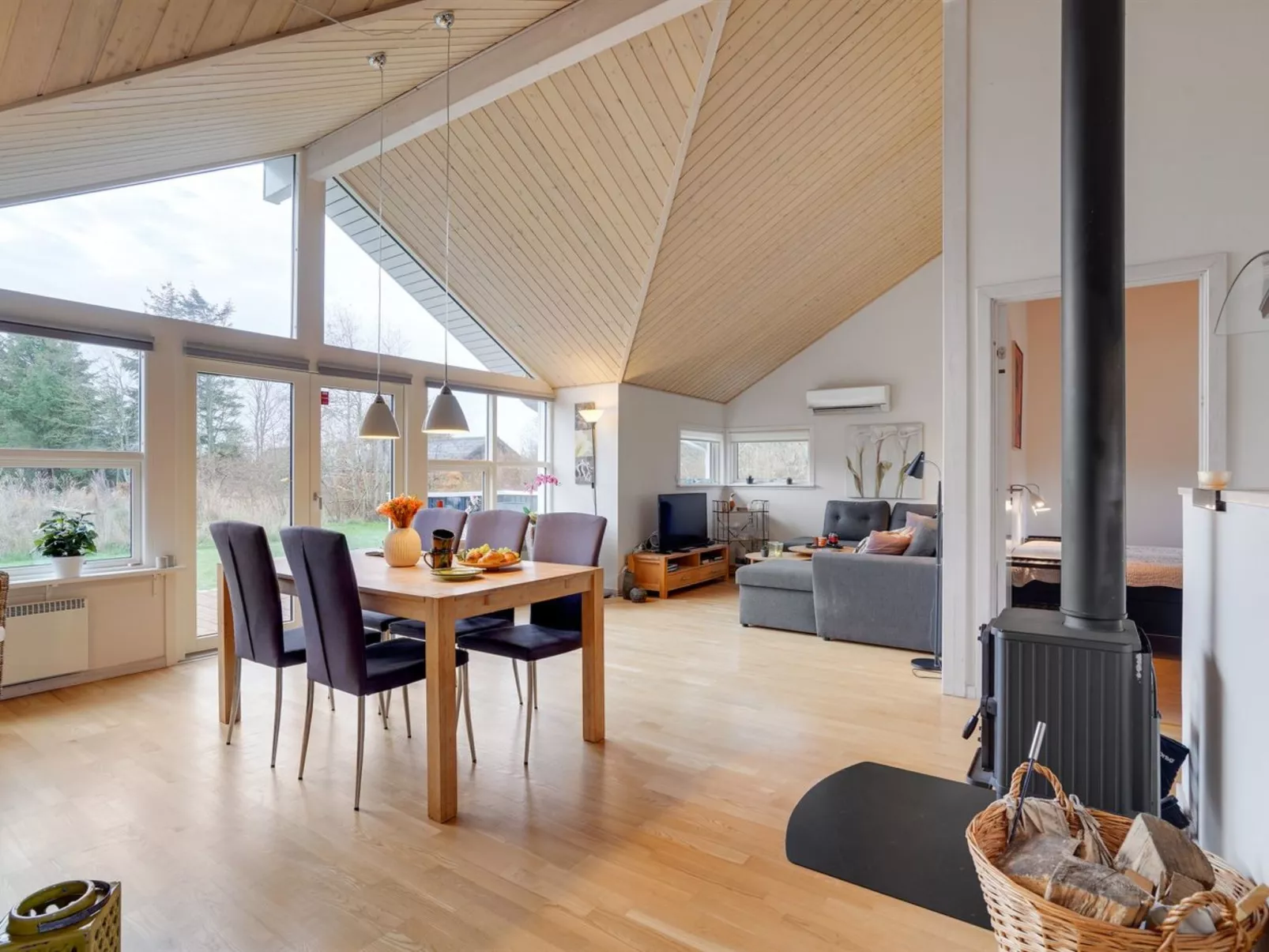 "Daina" - 400m to the fjord-Binnen