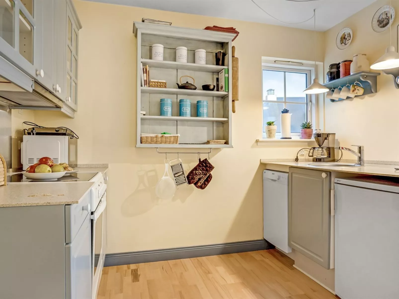 "Jannike" - 100m from the sea-Binnen