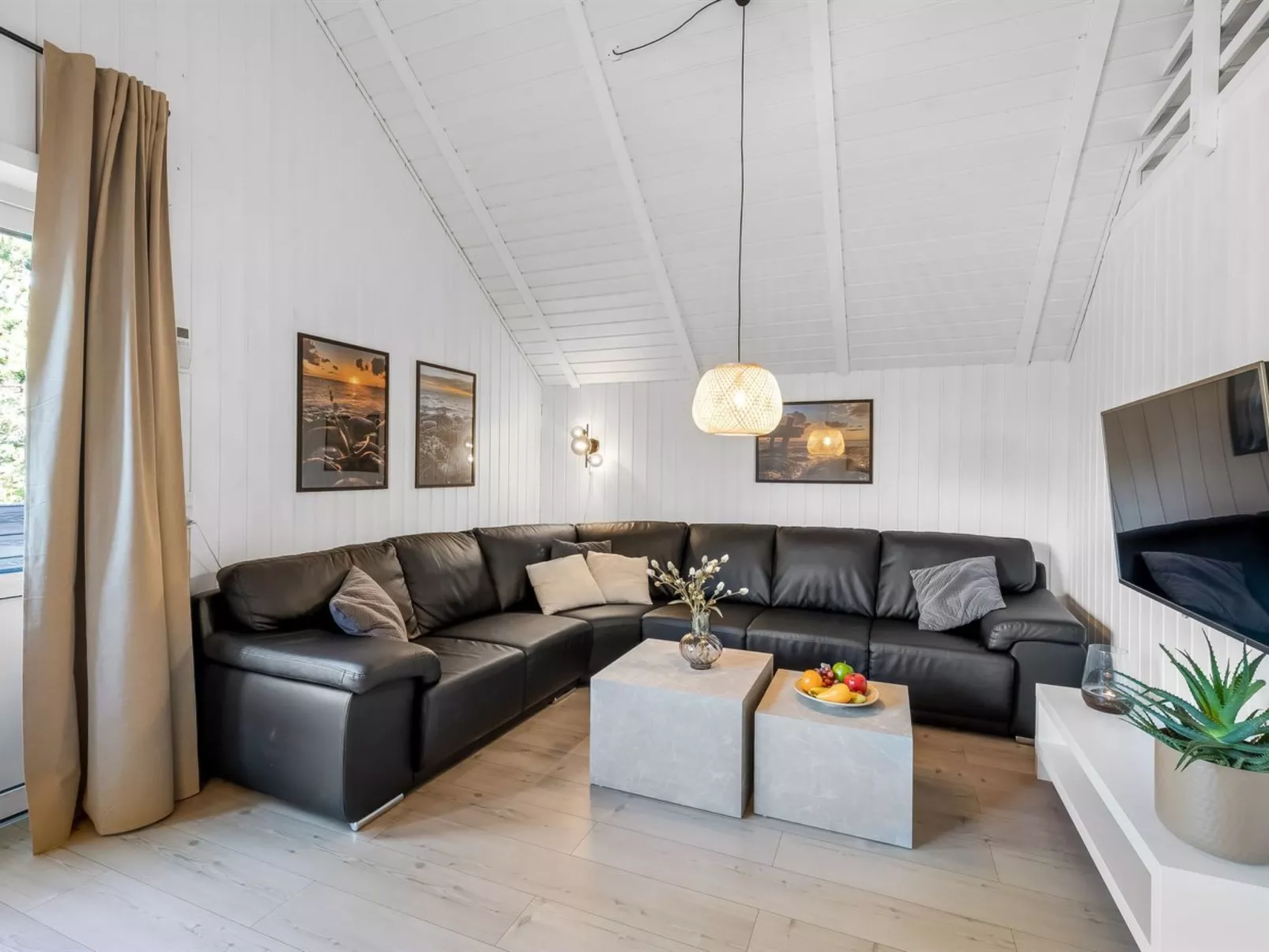 "Sylvi" - 1.7km from the sea-Binnen