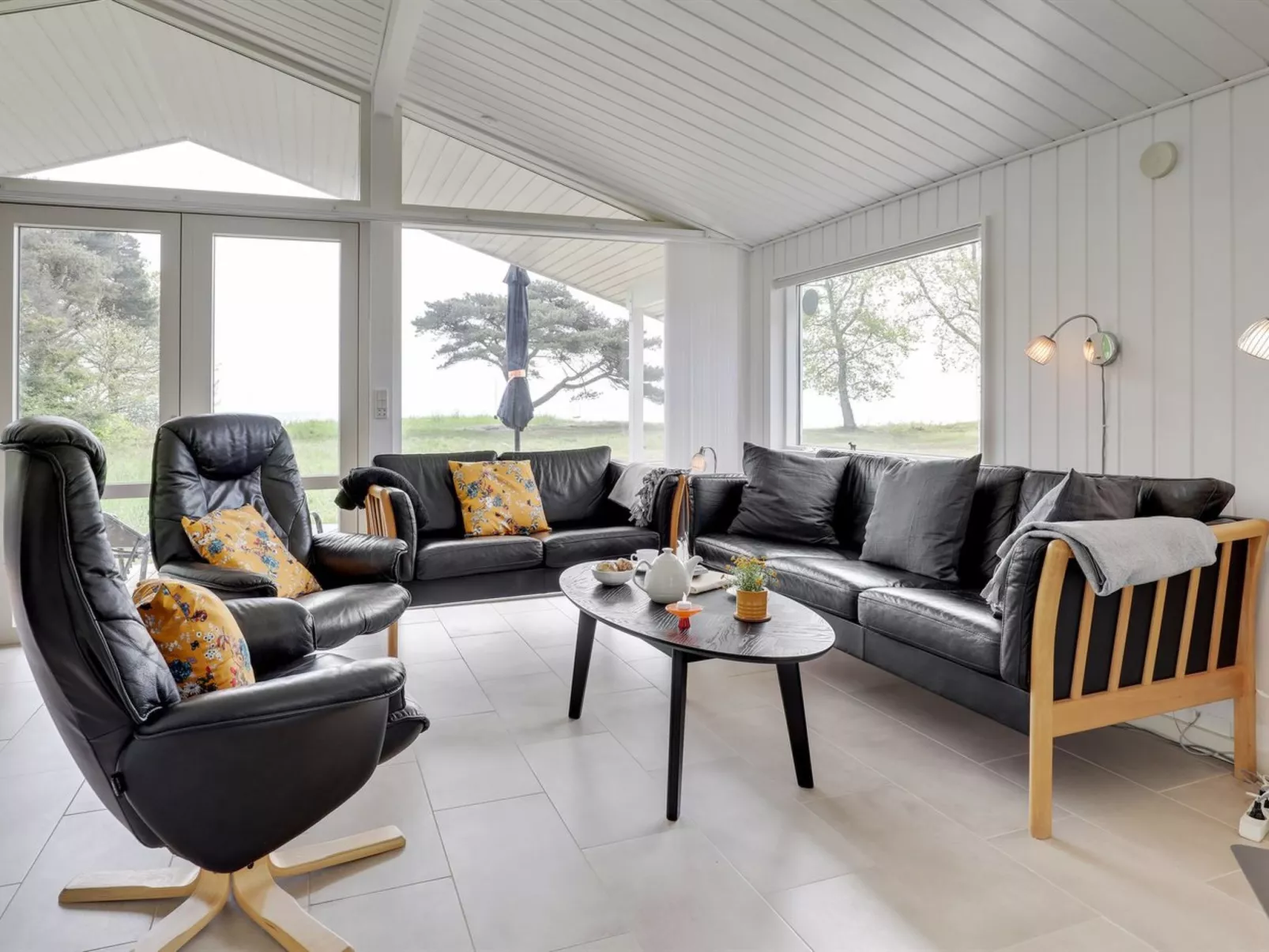 "Botolphus" - 20m from the sea-Binnen