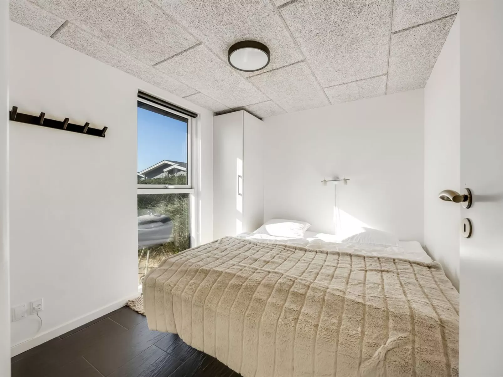 "Antonie" - 95m from the sea-Binnen