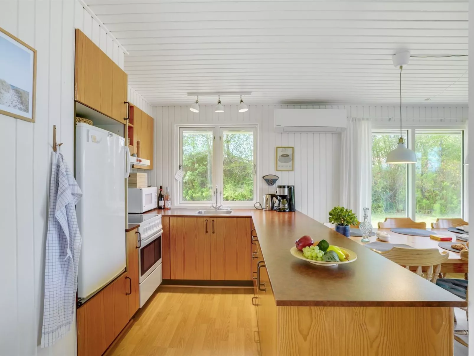 "Thina" - 750m to the fjord-Binnen