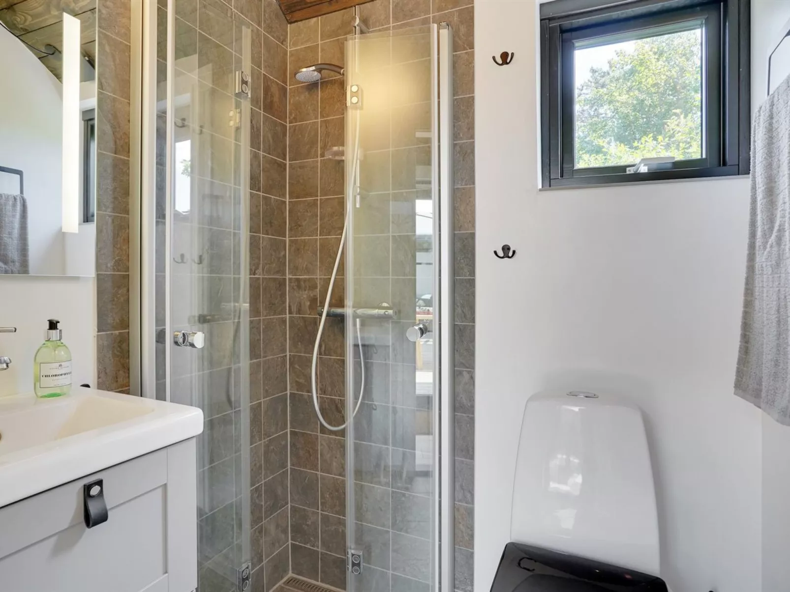 "Henrik" - 100m from the sea-Binnen