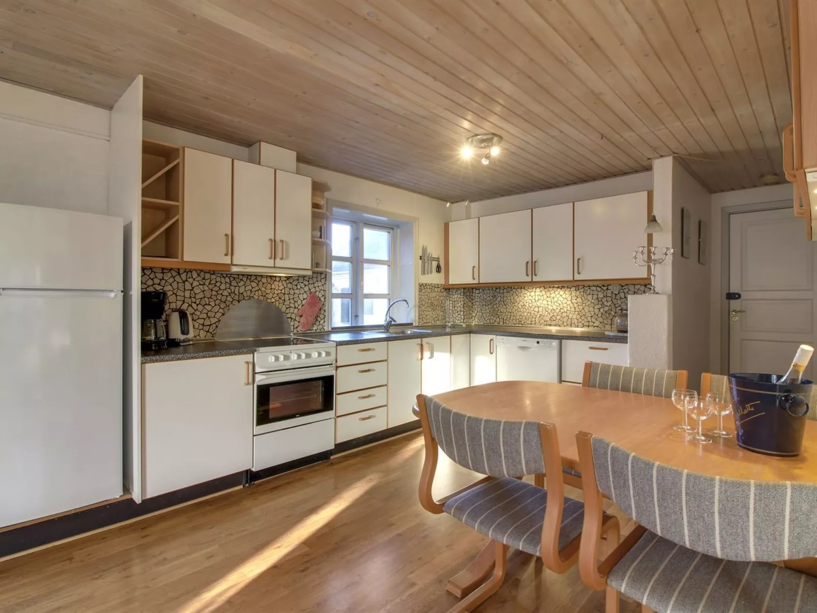 "Anais" - 1.6km from the sea-Binnen