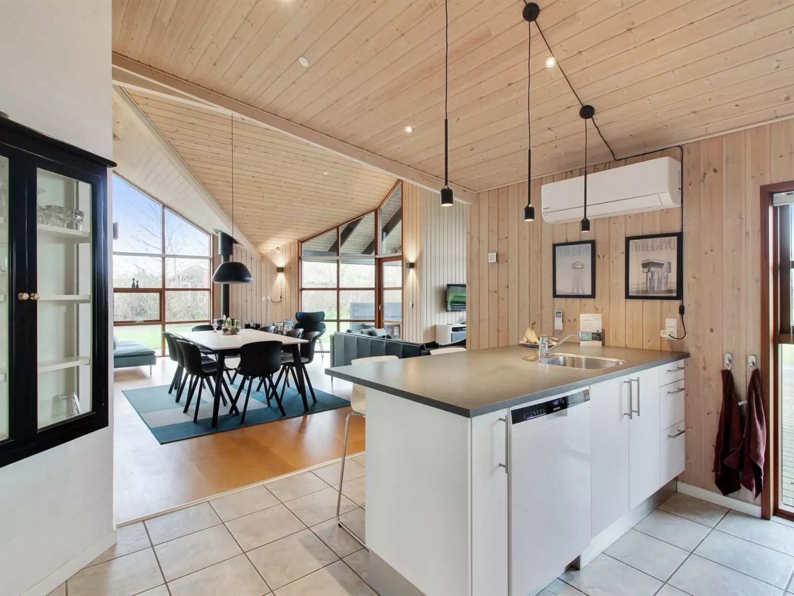 "Harri" - 850m from the sea-Binnen